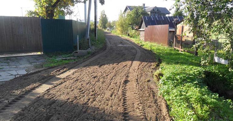 В поселении отсыпали дороги