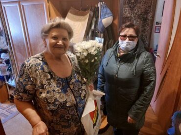 Жительницу Заневского поселения Лину Леонову поздравили с 80-летием