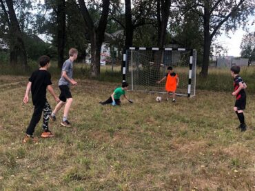 Деревенским мальчишкам – футбольное поле