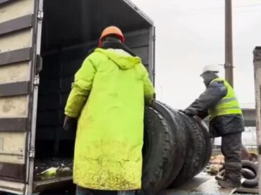 Покрышки из снесенных гаражей в Кудрово отправят на переработку